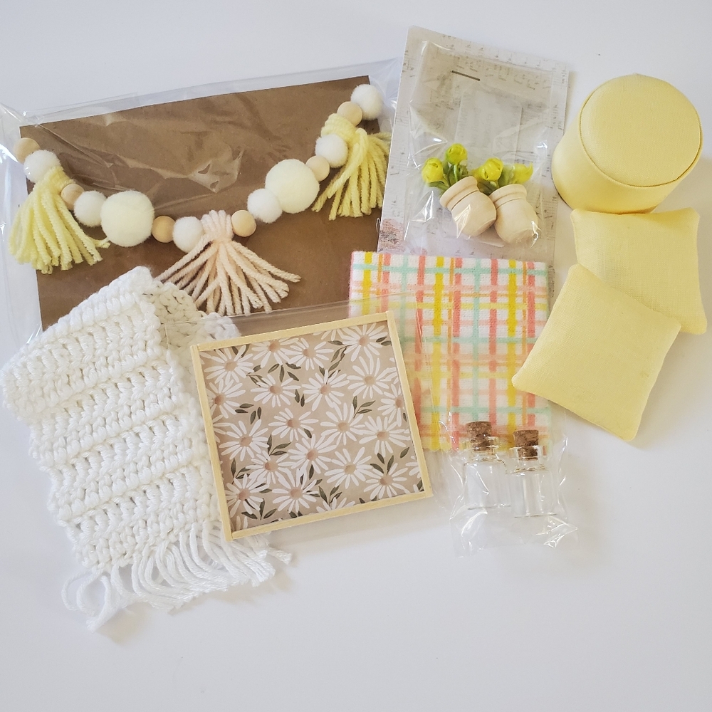 Miniature Dollhouse 1:12 Scale Accessory Bundle Yellow Maileg